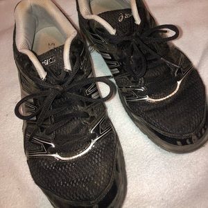 Asics volleyball shoes size 7